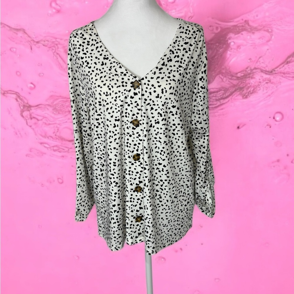 Black and White Animal Print Blouse with V-Neck. Sz XL